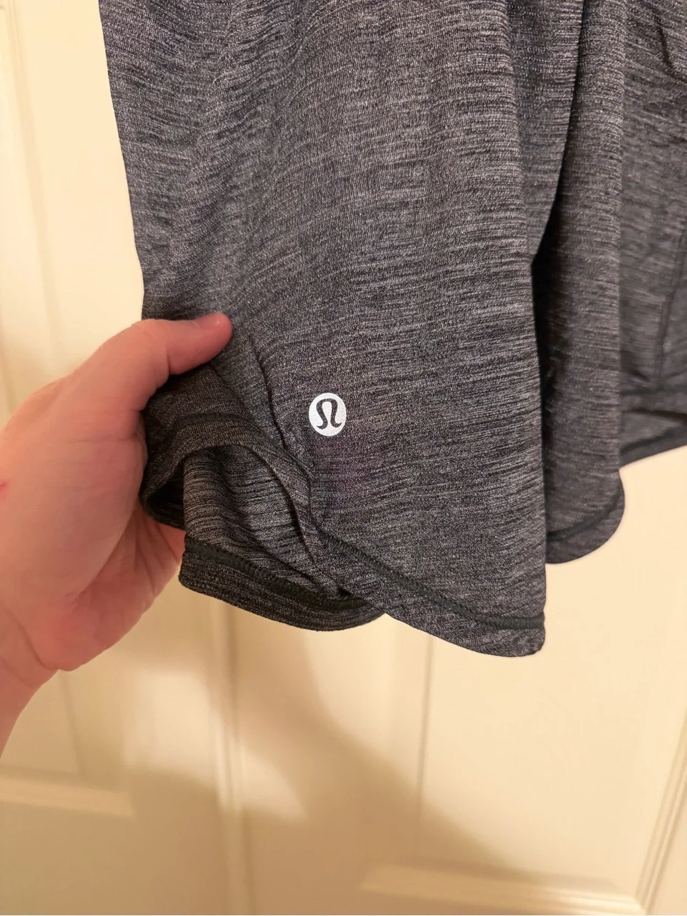 Lululemon Thin Strappy Stretchy Shiny Heathered Blk Yoga Tank